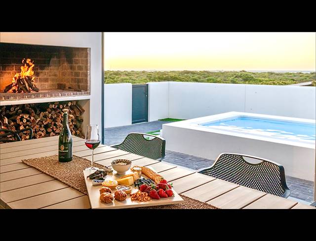 6 BEDROOM HOUSE FOR SALE IN DWARSKERSBOS